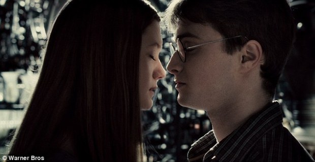 hp-ginny-harry-first-kiss